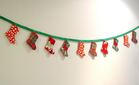 Christmas Stocking Bunting – A Tutorial – Punkin Patterns Christmas Bunting Diy, Christmas Bunting Ideas, Bunting Ideas, Bunting Tutorial, Fabric Christmas Decorations, Bunting Diy, Christmas Crafts To Sell, Christmas Stockings Diy, Christmas Download