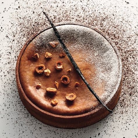 Vanilla Flan Recipe, Vanilla Flan, Mint Chocolate Ice Cream, Dessert Original, Valrhona Chocolate, Hazelnut Praline, Vanilla Recipes, Flan Recipe, Custard Tart