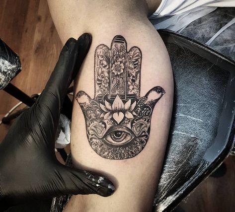 #hamsa #eye #lotus #flower #tattoo #beratbumin #baykuşevi #art Hamsa Tattoo Meaning, Small Hamsa Tattoo, Hand Eye Tattoo, Hamza Hand, Fatima Hand Tattoo, Eye Tattoo Meaning, Hamsa Tattoo Design, Herren Hand Tattoos, Hamsa Hand Tattoo