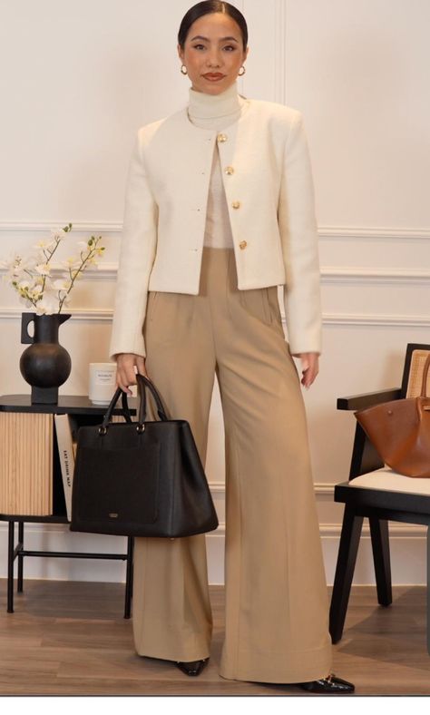 Cream Tweed Blazer Outfit, Beige Trousers Outfit, Extreme Confidence, Tweed Blazer Outfit, Fashion Over Fifty, Tweed Outfit, Jacket Outfit Women, Elegant Outfit Classy, Look Formal