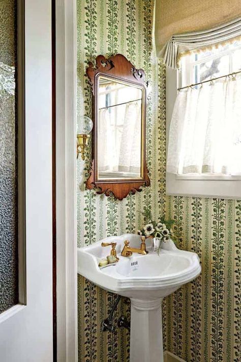 1920s Home Renovation, Wallpaper Powder Room, Cottage Images, 1920s House, English Decor, Country Bathroom, Vintage Bathrooms, Cafe Curtains, Bathroom Inspiration