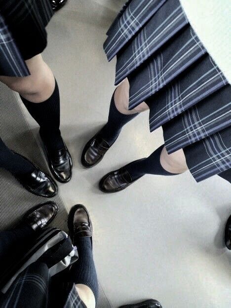 Private School Uniforms, Boarding School Aesthetic, Gallagher Girls, Boys Of Tommen, Chloe Walsh, Pose Fotografi, Mia 3, Catholic School, Rory Gilmore