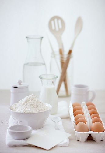 ingredients Design Cibo, Ingredients Photography, Baking Photography, Magazine Ideas, Country Table, Bread Ingredients, Food Photography Inspiration, Food Props, Cake Photography