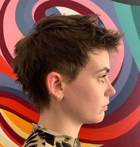 Feathered Pixie Cut for Round Face Shape Masculine Pixie Haircut, Short Haircuts Masculine, Masculine Pixie Cut, Shaggy Short Hair Straight, Short Punk Hair Pixie, Short Masc Haircuts, Spiky Pixie Haircut, Round Face Short Haircuts, Pixie Shag Haircut