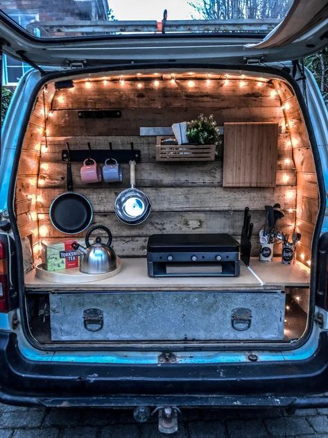 Van Conversion Kitchen, Kombi Food Truck, Camper Van Kitchen, Vw T3 Syncro, Minivan Camper Conversion, T3 Vw, Kombi Motorhome, Minivan Camping, Interior Boho