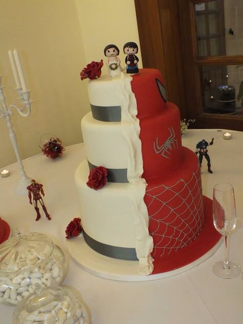 Superhero wedding cake! Half Spider-Man and half pretty white modern wedding cake :) Spider Man Quince Cake, Spiderman Wedding Cake, Spiderman Wedding Cakes, Spider Man Wedding Cake, Spider Man Wedding Theme, Wedding Cake With Spiderman, Spider-man Wedding, Superhero Grooms Cake, Spiderman Wedding