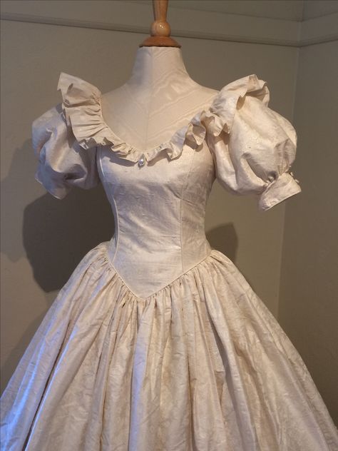 Alison Anglesea Kent's wedding dress, 1990, Edsel and Eleanor Ford House exhibition, 2016 Victorian Elegance, Vintage Victorian Dress With Ruffles For Debutante Ball, Victorian Vintage Dress With Ruffles, Simple Princess Dress, 1800s Wedding Dress, 1800 Dresses, White Victorian Ruffle Dresses, Victorian Dress Gown, Victorian Vintage White Dress With Ruffles