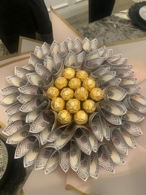 Money bouquet Money Bouquet With Chocolate, Money And Chocolate Bouquet, Chocolate Money, Makeup Bouquet, Valentines 2024, Money Bouquet, Bff Birthday Gift, Bff Birthday, Boquette Flowers