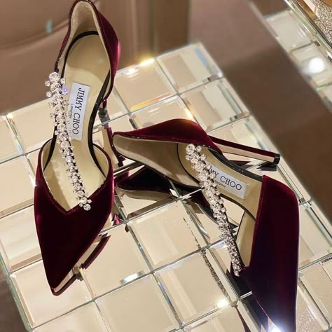 Heels Runway, Velvet High Heels, Jimmy Choo Bags, Fancy Heels, Heels Aesthetic, Runway Shoes, Cute Shoes Heels, Jimmy Choo Heels, Crystal Shoes