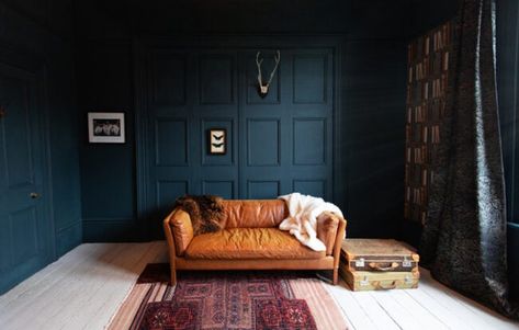 Blue Living Room Color Scheme, Navy Sofa Living Room, Blue Living Room Color, Dark Blue Rooms, Monochromatic Room, Dark Blue Living Room, Navy Living Rooms, Dark Paint Colors, Dark Blue Walls