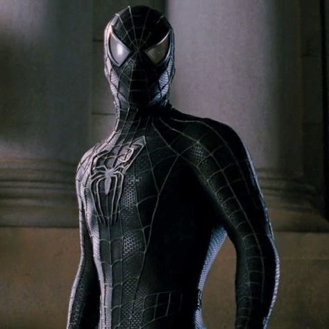 Tobey Maguire as Peter Parker a.k.a. Spider-Man #marvel #sony #tobeymaguire #bullymaguire #peterparker #spiderman Spiderman Sam Raimi, Spiderman Trilogy, Black Spider Man, Spiderman 2002, Spiderman 4, Spider Man Trilogy, Symbiote Spiderman, Spiderman 1, Parker Spiderman