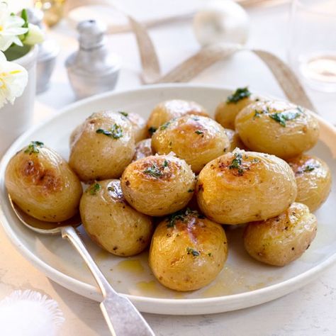 Buttery Herb Roasted Potatoes Potatoe Dinner Recipes, Cheesy Potato Bake, Chats Recipe, Christmas Side Dish Recipes, Best Vegetable Recipes, Herb Roasted Potatoes, Roasted Potato Recipes, Easy Potato Recipes, Western Star