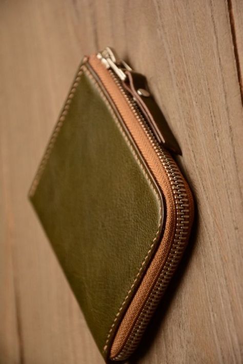 Luxury Handmade Wallets For Daily Use, Handmade Green Wallet For Daily Use, Christmas Crafts Gift Ideas, Modern Leather Wallet For Daily Use, Compact Leather Wallet For Daily Use, Compact Leather Wallet With Card Slots, Handmade Leather Bag Pattern, Crafts Gift Ideas, Leather Zipper Wallet