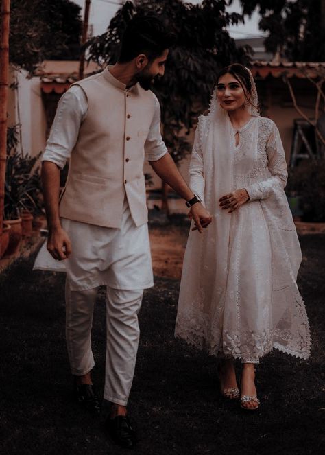 Wedding Shoot Poses Pakistani, Nikha Dresses Pakistani Couple, Desi Wedding Couple Aesthetic, Couple Photography Poses Indian Wear, Pakistani Wedding Couple Photoshoot, Engagement Photos Outfits Pakistani, Nikkah Shoot Poses, Couple Poses In Ethnic Wear, Pakistani Engagement Photos