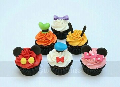 Cupcakes The club house Mickey Mouse Mickey Mouse And Friends Cupcakes, Mickey And Friends Cupcakes, Mickey And Minnie Cupcakes, Mickey Mouse Clubhouse Cupcakes, Disney Themed Cupcakes, Cupcakes Minnie Mouse, Mickey Mouse Clubhouse Cake, Mickey Cupcakes, Mickey Mouse House