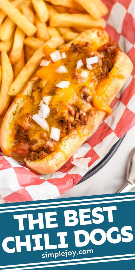 Chili Dogs are such a great way to feed a crowd! Made with a homemade chili sauce, these are a winner. Chili Recipe For Chili Dogs, Chili Cheese Dog Recipe, Baked Chili Cheese Dogs, Chili Dog Sauce, Chili Dog Chili Recipe, Homemade Chili Sauce, Hotdog Chili Recipe, Healthy Chili Recipe Turkey, Baked Hot Dogs