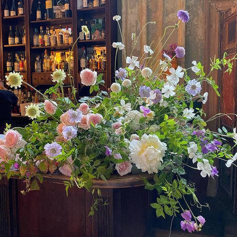 Simple and seasonal using only pure white corncockle and ammi majus, this is one of our favourite wedding pieces from last summer… | Instagram Summer Floral Arrangements Wedding, Sophie Hall, Jam Jar Wedding, Ammi Majus, Summer Wedding Centerpieces, Wedding Pieces, Centerpiece Inspiration, Arrangement Flowers, English Flowers