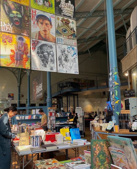 Book store Paris hall Saint Pierre Montmartre aesthetic shop Halle Saint Pierre, Book Store, Roman Empire, Halle, Bookstore, Scotland, Louvre, Paris, Books