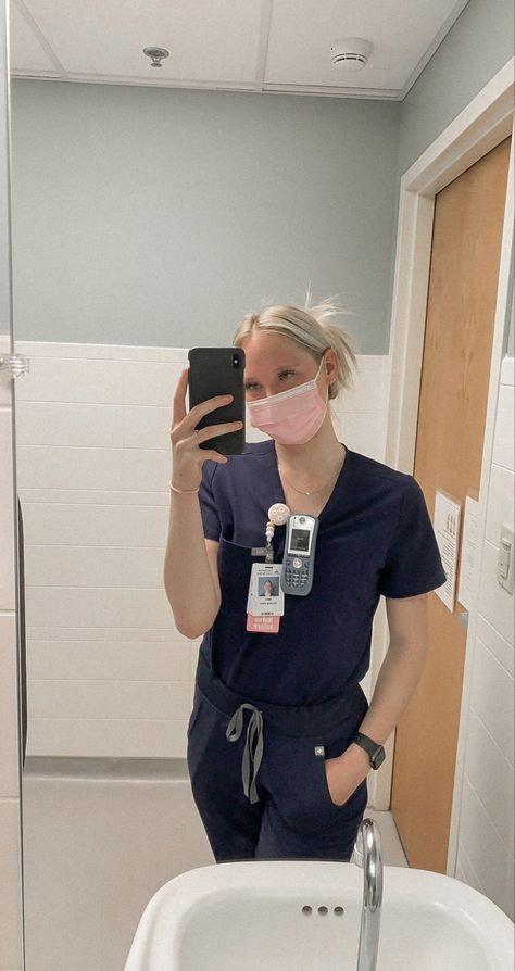 Aesthetic Scrubs Nurse, Girl In Scrubs Aesthetic, Figs Scrubs Outfit Ideas, Figs Outfit Scrubs, Figs Scrubs Aesthetic, Nurse Aesthetic Scrubs, Black Scrubs Outfit, Nurse Hairstyles Scrubs, Figs Scrubs Outfit