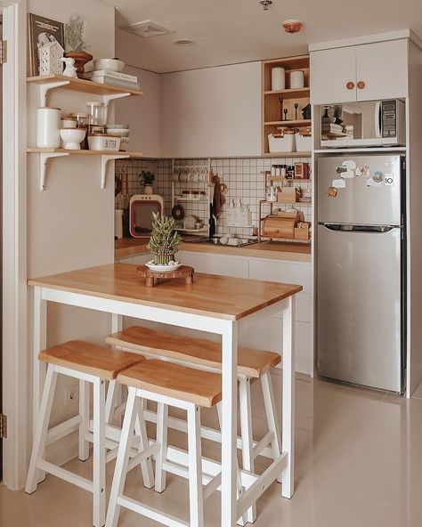 Kitchen In Small Apartment, Tiny Kitchen With Dining Area, Tiny Dining Area Ideas, Small Kitchen Ideas On A Budget Tiny Houses Interior Design, Woody Apartment, Tiny Kitchen Design Small Apartments, Small Kitchen Apartment Ideas, Small Kitchen Ideas Apartment Decor Inspiration, Cute Kitchen Ideas Apartments