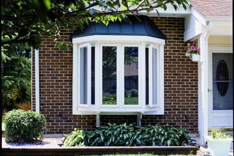 Bay or Bow Windows | Simonton Windows & Doors Bay Window Exterior, Bow Windows, Vinyl Window Trim, Bay Bow Windows, Bay Window Seat, Bow Window, Exterior Remodel, House Siding, Windows Exterior