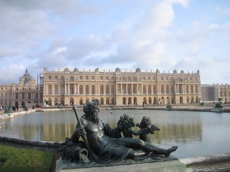 Visiting Versailles: How to Beat the Crowds and Keep Your Sanity - Condé Nast Traveler Versailles Exterior, Visiting Versailles, Tour Italy, The Palace Of Versailles, Versailles Garden, Old Train Station, Jardin Des Tuileries, Best Vacation Spots, Paris Vacation