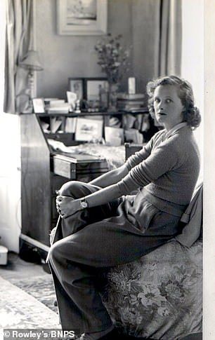 Daphne du Maurier (pictured in her study) wrote the two poems before her literary fame Alfred Hitchcock The Birds, Jamaica Inn, Daphne Du Maurier, Tartan Skirt, Princess Elizabeth, Young Prince, Book Writer, Princess Anne, One Photo