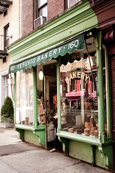 Bakery New York, Mets Game, Midtown Nyc, Window Ideas, Shop Fronts, Bakery Shop, Super Healthy Recipes, Bakery Cafe, Greenwich Village