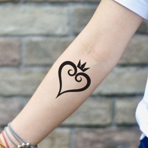 Amazing Tattoos For Women, Heart Tattoos For Women, A Heart Tattoo, Kingdom Hearts Tattoo, Minimalist Tattoo Design, Queen Of Hearts Tattoo, Friendship Tattoo, Simple Heart Tattoos, Around Arm Tattoo