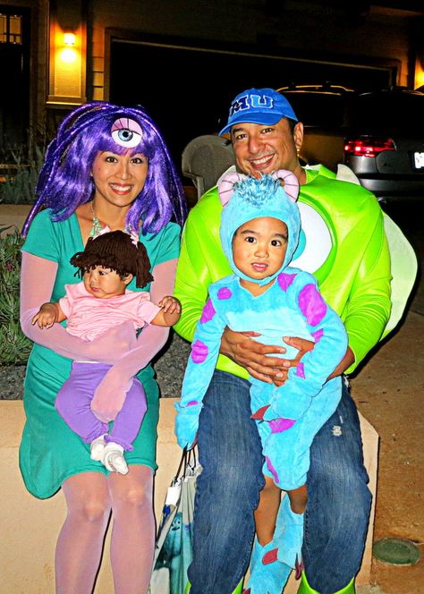 Halloween Monster's Inc Family: Sulley, Boo, Mike Wazowski, and his girlfriend Celia Mike Wazowski Girlfriend Costume, Mike Wazowski And Celia Costume, Mike Wazowski Girlfriend, Sully And Boo Costume, Monsters Costumes, Sully And Boo, Boo Costume, Family Cosplay, Halloween 23