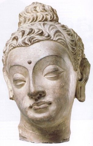 Buddha Head Statue, Indian Statues, Buddha Eyes, Kunst Inspo, Buddha Art Drawing, Classic Sculpture, Ancient Statues, Indian Sculpture, Buddha Sculpture