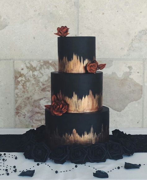 Black And Gold Wedding Cake, Wine Wedding Cake, Copper Wedding Cake, Copper Wedding Theme, Orange Wedding Cake, Goth Bride, Rose Gold Wedding Cakes, Country Wedding Cakes, Black Cake