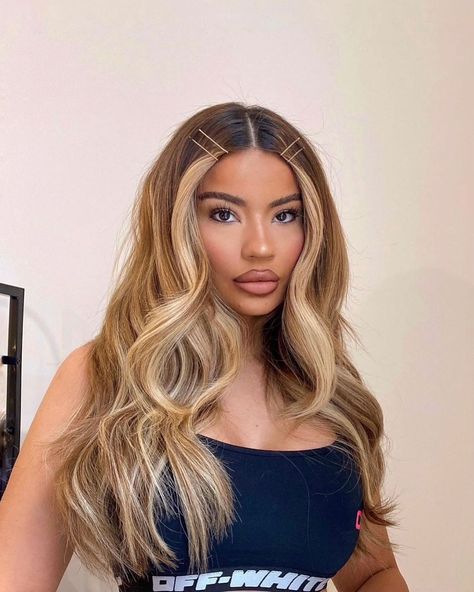 Blonde Highlights On Honey Brown Hair, Honey Blonde Beyonce, Honey Blonde Hair Beyonce, Beyonce Hair Color Blonde, Beyonce Balayage, Honey Brown Blonde Balayage, Money Piece Blonde Highlights, Crishell Hair Color, Beyoncé Blonde Hair