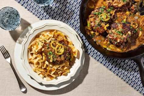 The Saucy, Savory Perfection Of Mississippi Salisbury Steak Mississippi Salisbury Steak, Salisbury Steaks, Beef Skillet, Beef Entrees, Hamburger Dishes, Mississippi Roast, Breakfast Party Foods, Au Jus Gravy, Easy Dinner Casseroles