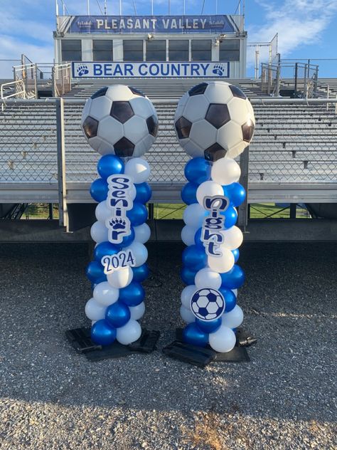 Balloon Arch Senior Night, Senior Night Field Decorations Soccer, Soccer Balloon Columns, Soccer Balloon Arch, Senior Soccer Night Ideas, Senior Night Balloons, Senior Night Soccer Ideas, Soccer Balloons, Soccer Senior Night