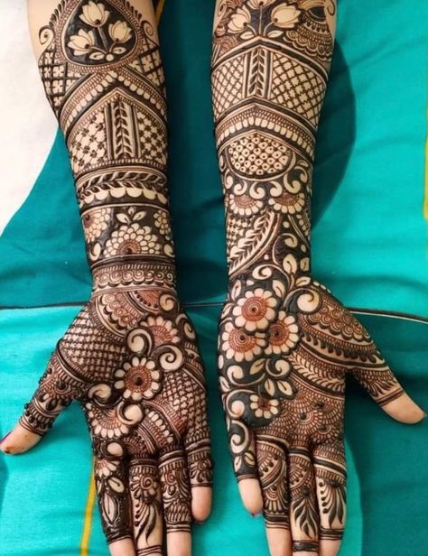 Latest Mehndi Designs Wedding, Henna Tattoo Designs Arm, Beautiful Simple Mehndi Design, Front Mehndi Design, Floral Henna Designs, Mehndi Designs Bridal Hands, Mehndi Design Pictures, Simple Mehndi Designs Fingers, Full Mehndi Designs