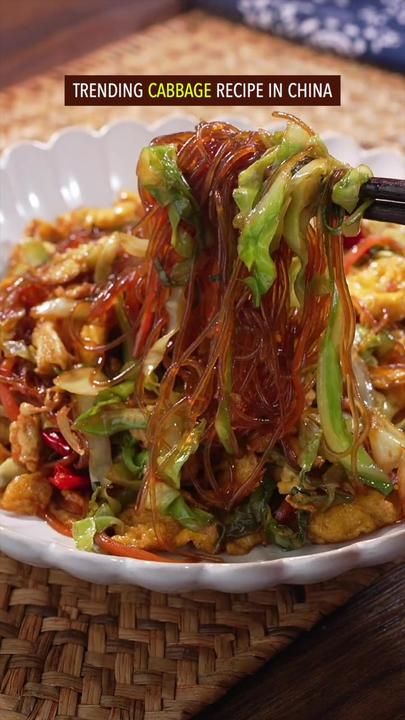 Cabbage Stir Fry, Chinese Cooking Recipes, Stir Fry Recipe, Cabbage Recipes, Food Recepie, Chinese Cooking, Asian Cooking, Asian Dishes, Interesting Food Recipes