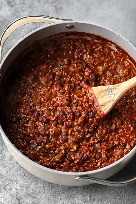 Lentil Chili is an easy, hearty, and delicious 1-pot vegan meal. Made with hearty red lentils, black beans, walnuts, vegetables, and a handful of smoky spices, it’s perfect for layering on tons of toppings and will brighten up any cold or gloomy day! Walnut Chili Vegan, Black Bean And Lentil Chili, Bbq Lentils, Red Lentil Chili, Lentil Chili Recipe, Easy Vegan Chili, Smoked Chili, Vegan Chili Recipe, Vegan Ground Beef