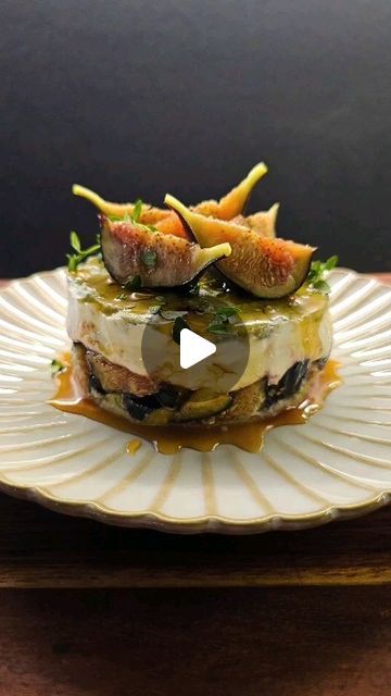 Pear And Gorgonzola Appetizer, Gorgonzola Recipes Appetizers, Figs With Cheese, Fig And Honey, Fig Appetizer, Gorgonzola Recipes, Savory Snack Recipes, Oatmeal Chocolate Chip Muffins, Toasted Baguette