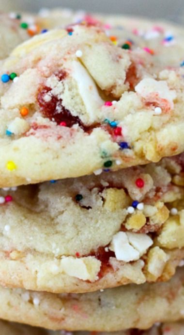 Pop Tart Cookie Recipe, Pop Tart Dessert Ideas, Strawberry Poptart Cookies, Summer Cookies Recipes, Pop Tart Cookies, Pop Tart Cake, Strawberry Pop Tarts, Tart Cookies, Strawberry Pop