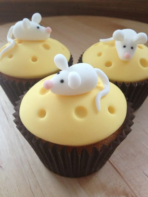 Cheese Cupcake, Animal Cupcakes, Cupcakes Decorados, Creative Cupcakes, Cheesecake Cupcakes, Cupcake Designs, Fondant Cupcakes, Fondant Toppers, Fondant Figures