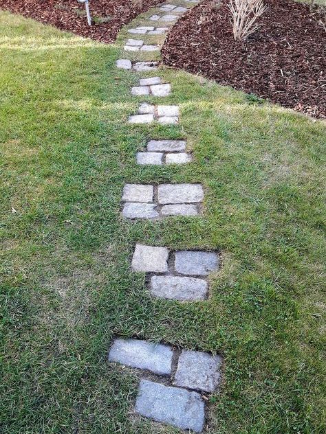 stone path with grass Mosaic Walkway, Diy Garden Ideas, Stepping Stone Paths, Path Ideas, Cozy Backyard, Paradise Garden, Stone Walkway, Garden Walkway, Stone Path