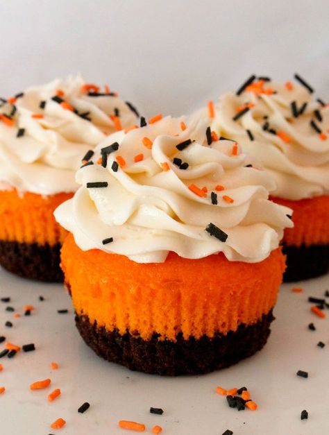 Delicious Halloween Desserts, Halloween Cakes Easy, Halloween Food Cupcakes, Halloween Brownies, Dessert Halloween, Halloween Food Desserts, Dessert Parfait, Halloween Cookies Decorated, Brownie Cupcakes