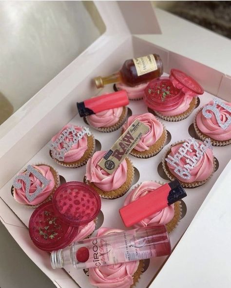 21 Cupcakes Birthday Ideas, 20th Birthday Cupcakes Ideas, 24th Birthday Cupcakes, 19th Birthday Cupcakes, 21 Birthday Cupcakes Ideas, 22nd Birthday Ideas, 22nd Birthday Cake, Alcohol Birthday Cake, 22nd Birthday Cakes