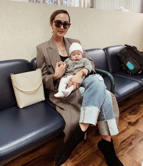 Chriselle Lim 🌟 임소정 on Instagram: “Starting off the new year with Colette’s 3 month check up! Also I mentioned in my stories that I started sleep training colette over the…” Chriselle Lim, Sleep Training, 3 Months, Sleep, Parenting, Train, Couple Photos, On Instagram, Instagram