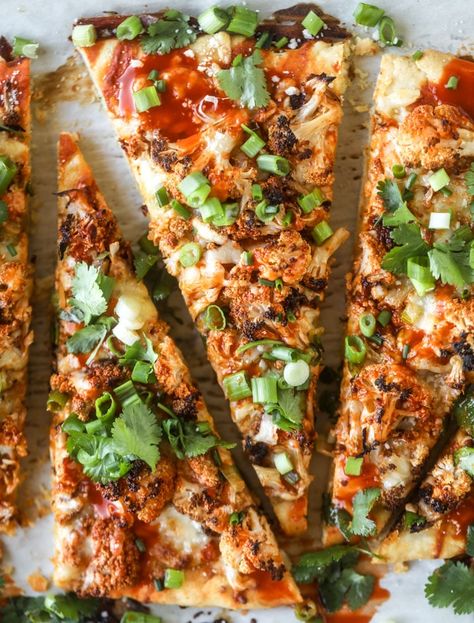 Roasted Buffalo Cauliflower Flatbread - Buffalo Cauliflower Pizza Buffalo Cauliflower Pizza, Roasted Buffalo Cauliflower, Cauliflower Flatbread, Healthy Pizza Recipes, Flatbread Recipe, Buffalo Cauliflower, Flatbread Recipes, Cauliflower Pizza, Tuscan Chicken