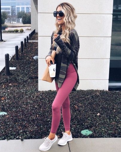 Pink Leggings Outfit Casual, Hot Pink Leggings Outfit, Katy Roach, Pink Leggings Outfit, Hot Pink Leggings, Cute Sporty Outfits, My Apologies, Pretty Sweaters, Camo Top