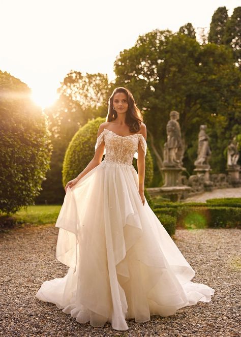 Randy Fenoli Gloria. Ethereal Wedding Dress Goddesses, Randy Fenoli Dresses, Randy Fenoli, Ethereal Bride, Wedding Gown Preservation, Wedding Dress Outfit, Ethereal Wedding, Rainbow Wedding, Justin Alexander