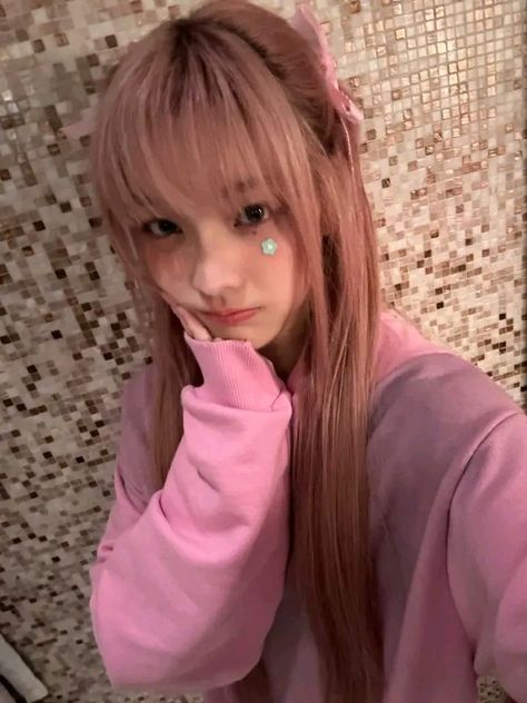 #illit #iroha sep2724 Iroha Illit, Illit Iroha, Indie Pop Music, Pink Girly Things, Kpop Entertainment, Kpop Icons, Lucky Girl, Love At First Sight, Cute Icons