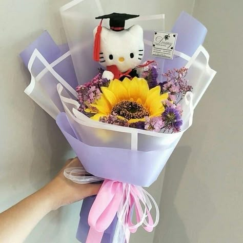 Congratulations For Your Graduation, Happy Graduation Day, Starbucks Cup Art, Graduation Bouquet, Graduation Flowers, Flower Bouquet Diy, Hello Kitty Aesthetic, Boquette Flowers, Gift Inspo